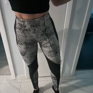 Lululemon pants size 6 Women's Black and Gray Patterned Pants